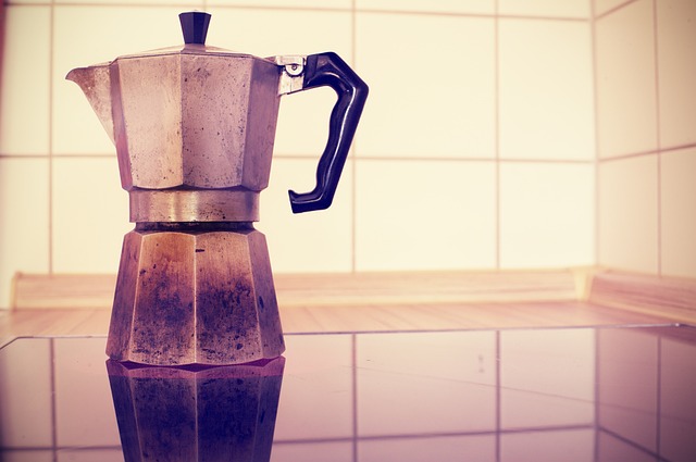 Kaffeelskere forenes: Alessis espressokander skaber fællesskab